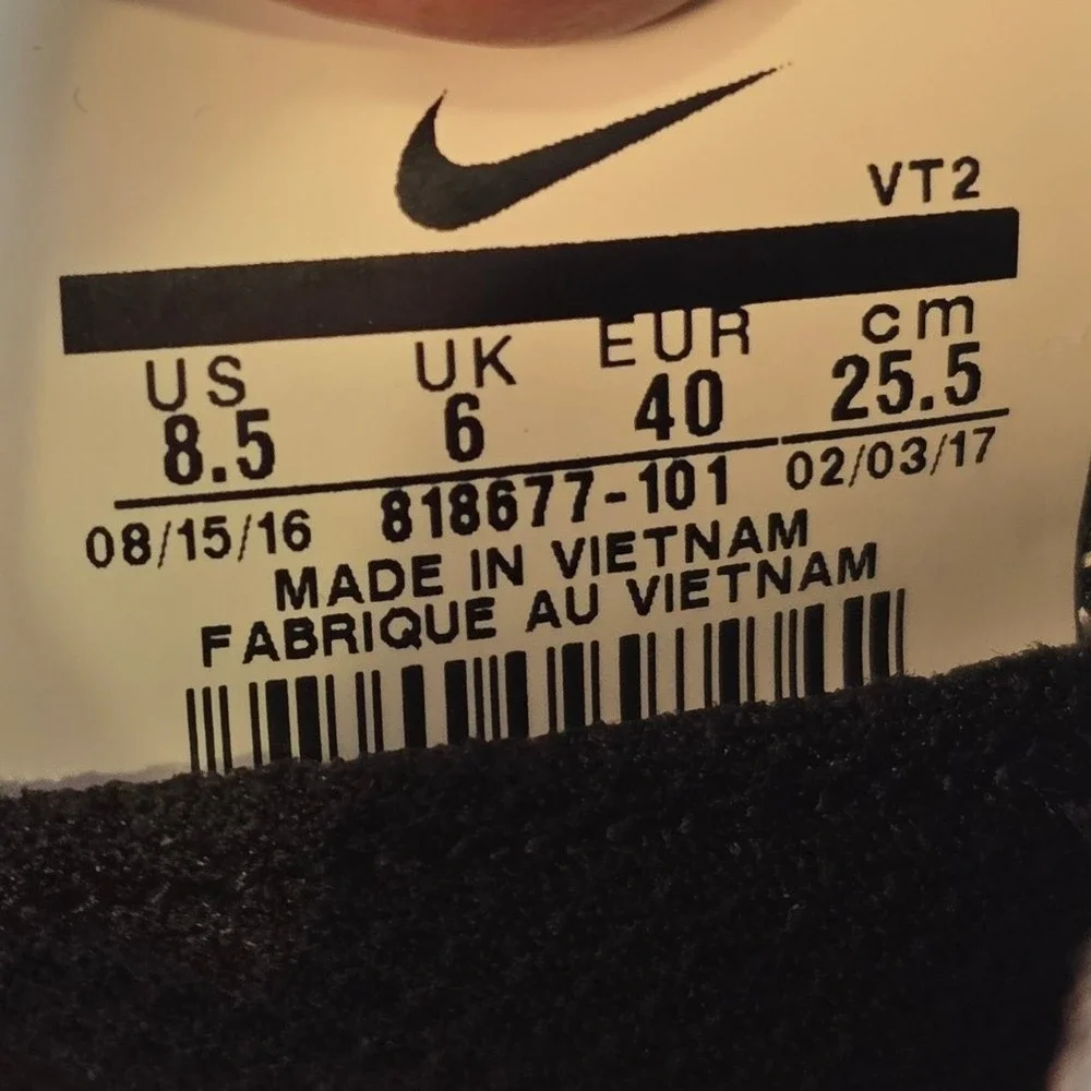 Nike LunarEpic Flyknit Women 8.5 Running Shoes Black White Grey High Top Sneaker